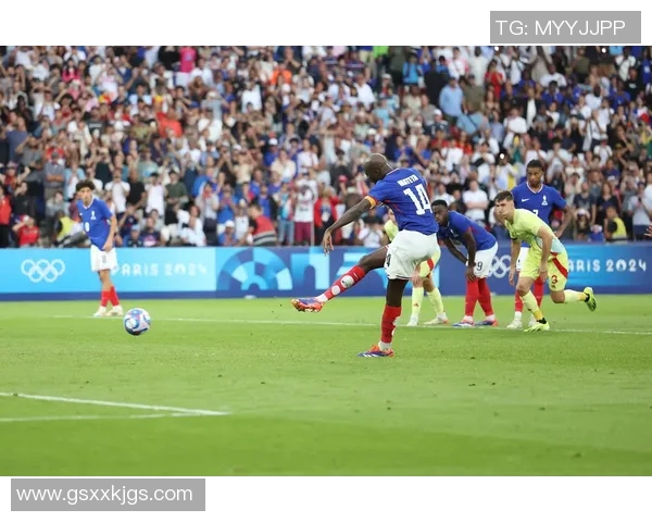 巴黎足球明星风采尽显精彩瞬间照片集锦与回忆分享